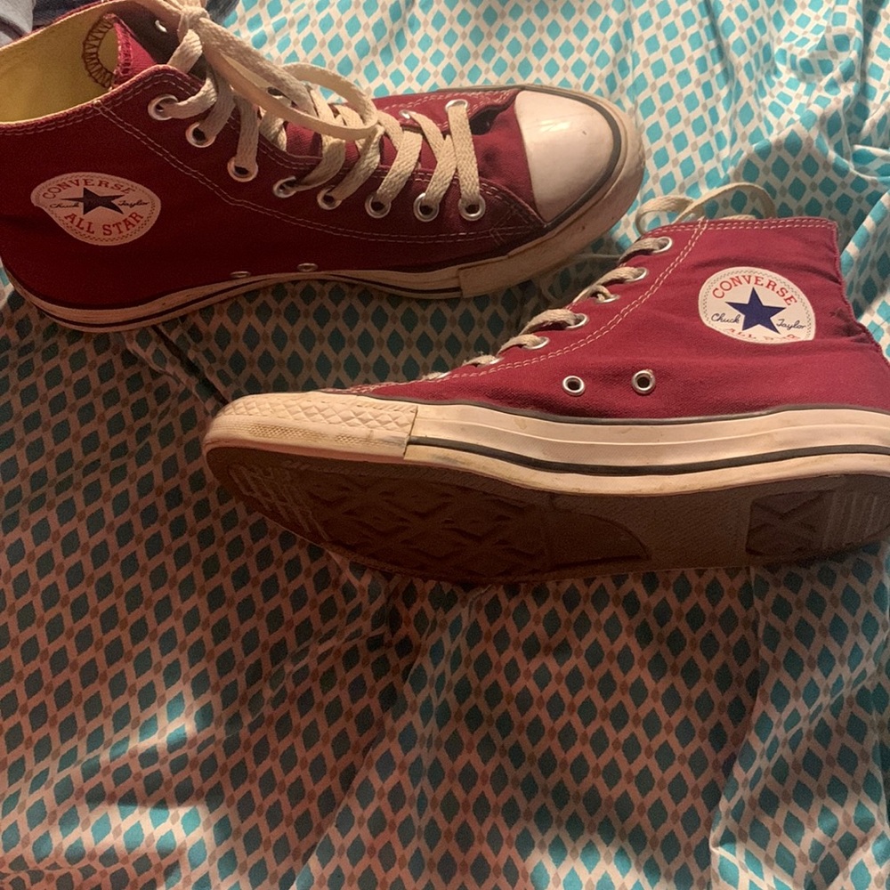 maroon converse